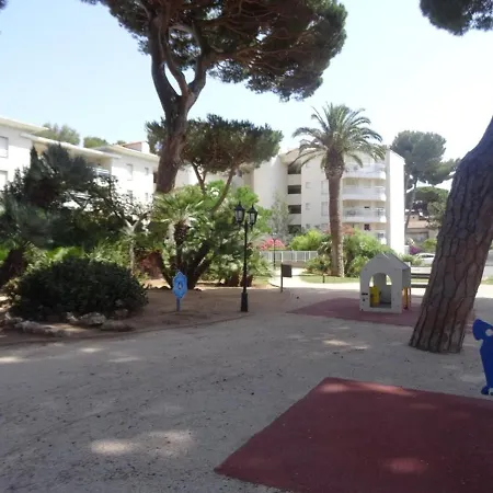Appartement Hyeres, 2 Pieces, 4 Personnes - Fr-1-335-152 * Йер
