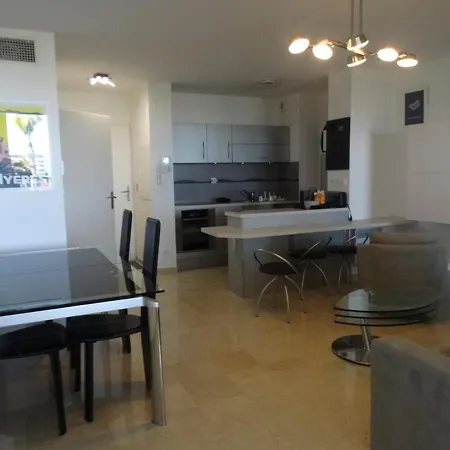 Appartement Hyeres, 2 Pieces, 4 Personnes - Fr-1-335-152 Апартаменты *